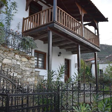 Lila'S Guest House Mikros Prinos Exterior photo