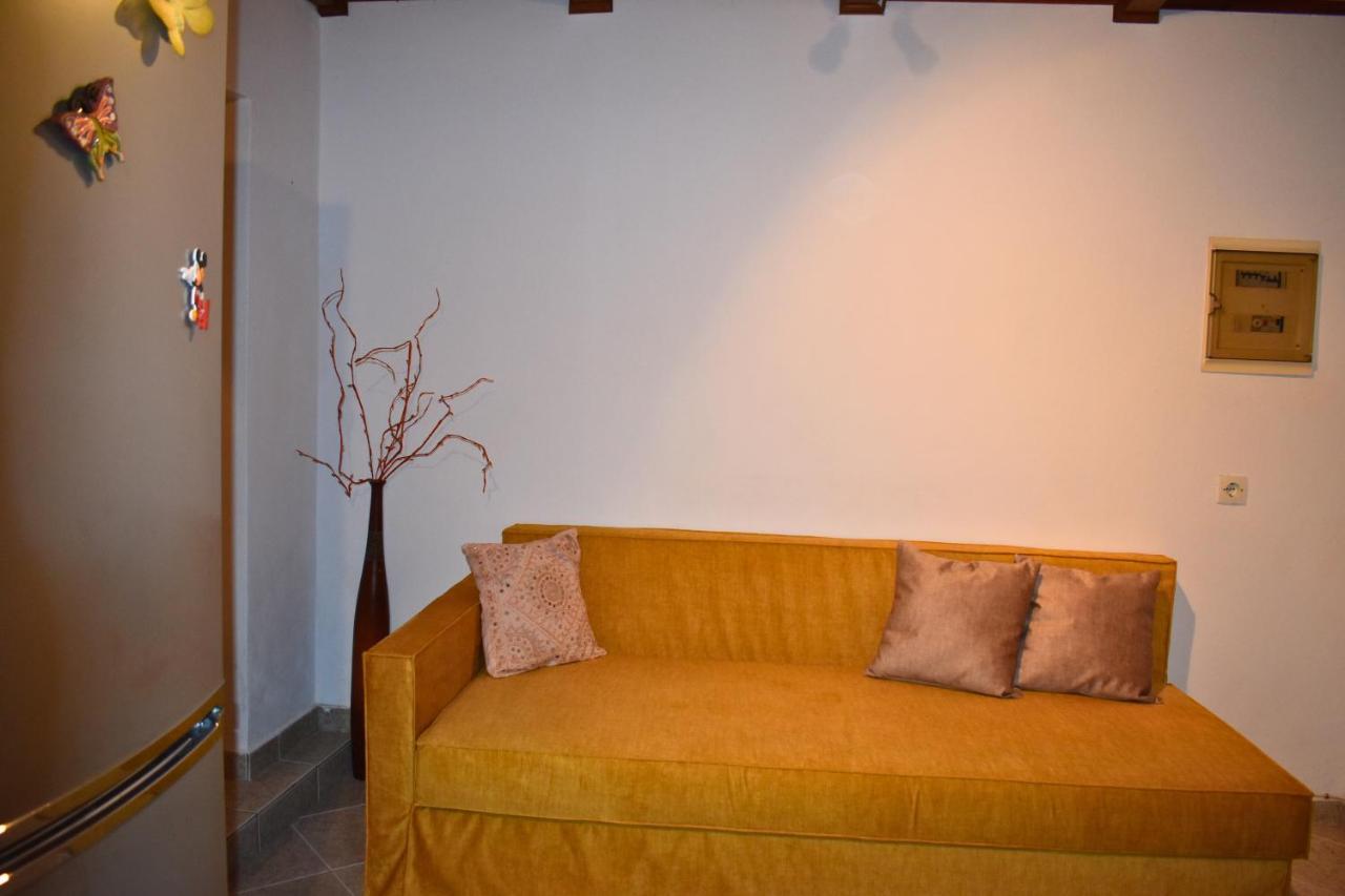 Lila'S Guest House Mikros Prinos Exterior photo